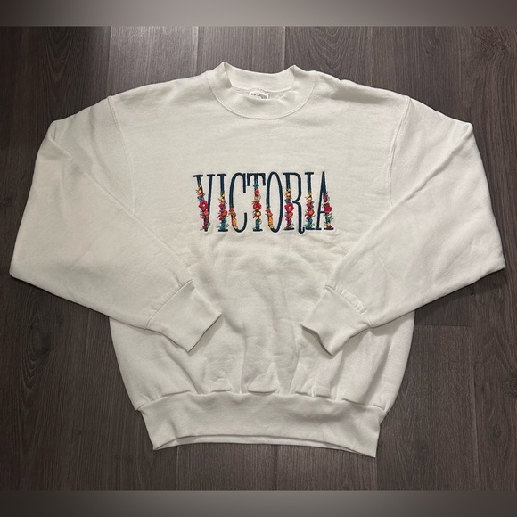 Fruit of the Loom Other - Vintage Victoria Embroidered Crewneck Sweater